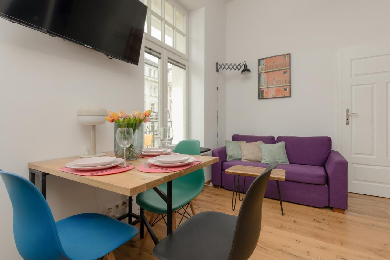 Апартаменти With Balcony Warsaw's Praga By Renters *