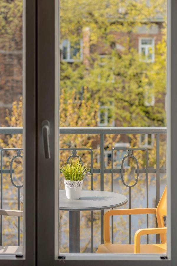 With Balcony Warsaw's Praga By Renters Апартаменти